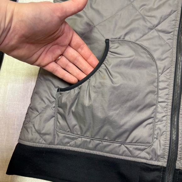 The North Face Women’s Med Grey Black Quilted Windbreaker Full Zip Hooded Jacket - Picture 4 of 9
